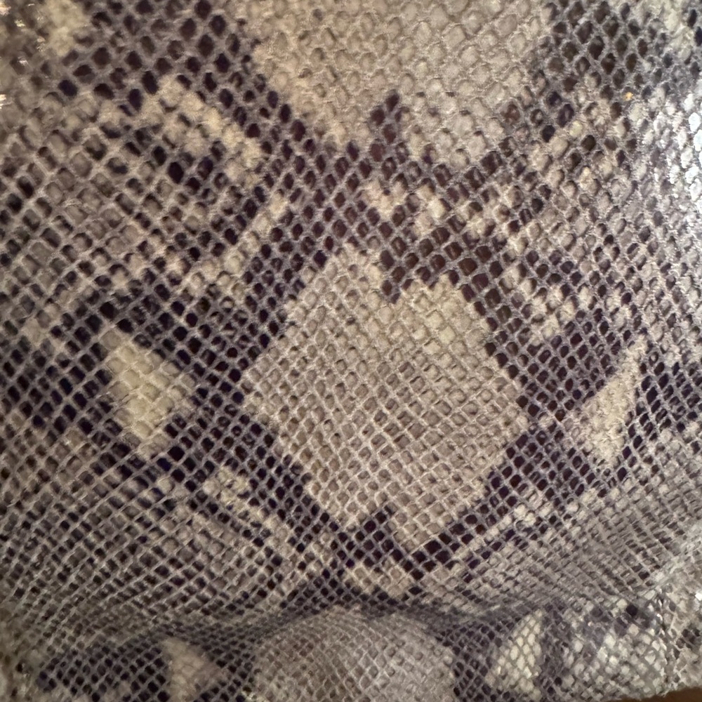 **SALE**Michael Kors Snake Print Tote Bag - Picture 4 of 16